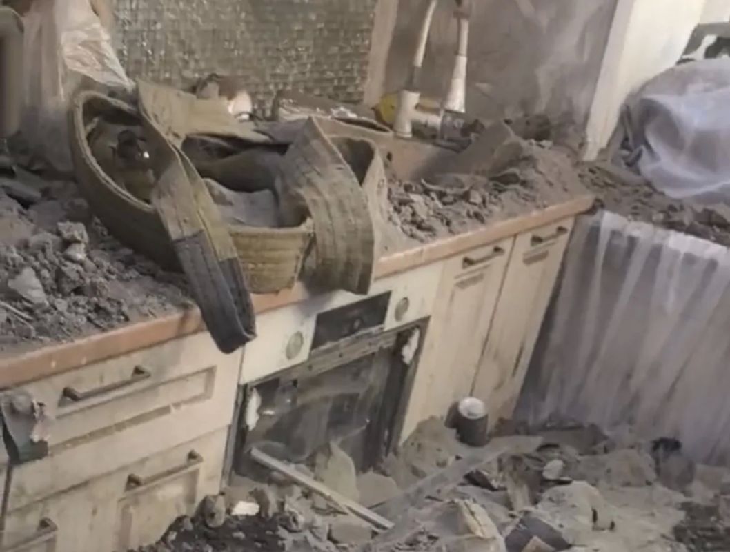 В Красноярске возбуждено уголовное дело по факту обрушения потолочного перекрытия в жилом многоквартирном доме В Красноярске возбуждено уголовное дело по факту обрушения потолочного перекрытия в жилом многоквартирном доме