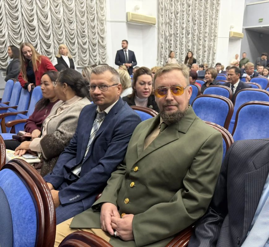 Сегодня министр природных ресурсов и экологии Хакасии Владимир Лебедев присутствовал на торжественном мероприятии в главном корпусе ХГУ им. Н.Ф. Катанова, посвященном вручению дипломов участникам проекта «Герои Хакасии» Сегодня министр природных ресурсов и экологии Хакасии Владимир Лебедев присутствовал на торжественном мероприятии в главном корпусе ХГУ им. Н.Ф. Катанова, посвященном вручению дипломов участникам проекта «Герои Хакасии»