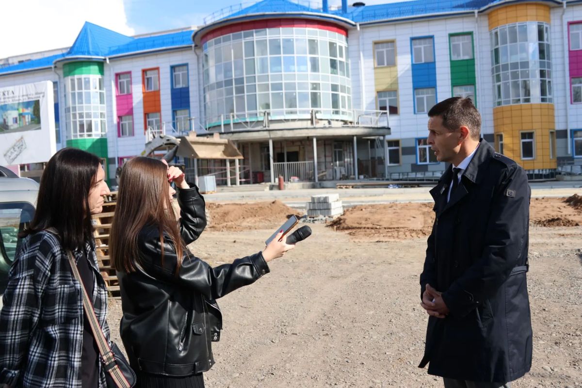 Для благоустройства возле будущей детской поликлиники в Арбане понадобились оперативные решения Для благоустройства возле будущей детской поликлиники в Арбане понадобились оперативные решения