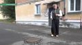 Высокую бетонную крышку на люке по Спортивной, 3 в Усть-Абакане заменили на железную