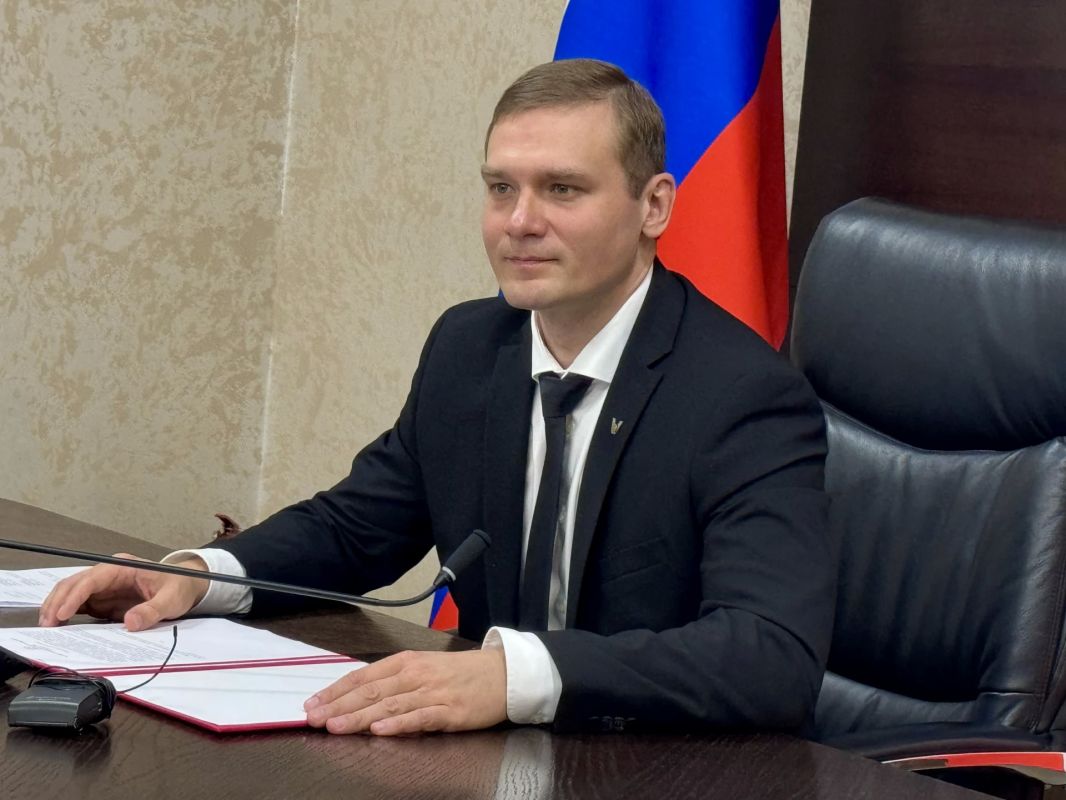 За верность профессии и служение республике: Глава Хакасии отметил заслуги Евгении Темеровой За верность профессии и служение республике: Глава Хакасии отметил заслуги Евгении Темеровой
