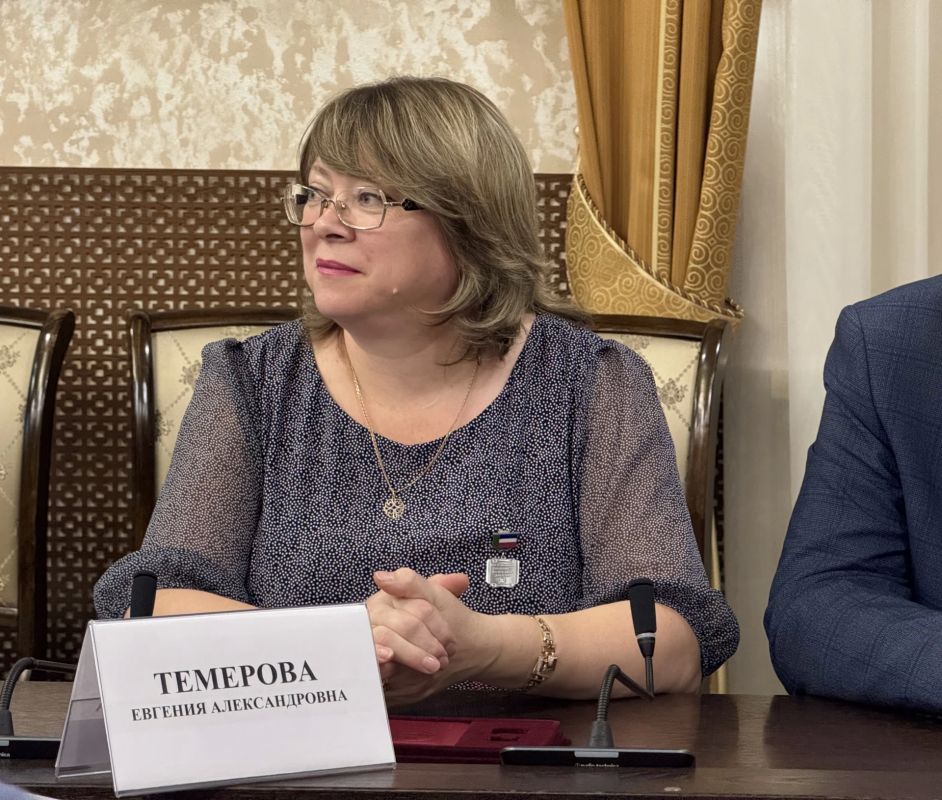 За верность профессии и служение республике: Глава Хакасии отметил заслуги Евгении Темеровой За верность профессии и служение республике: Глава Хакасии отметил заслуги Евгении Темеровой