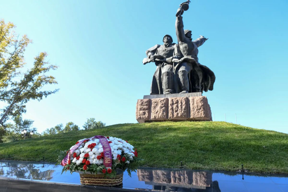 Валентин Коновалов: Встретился с делегацией правительства Москвы в рамках акции «Дороги Победы» Валентин Коновалов: Встретился с делегацией правительства Москвы в рамках акции «Дороги Победы»