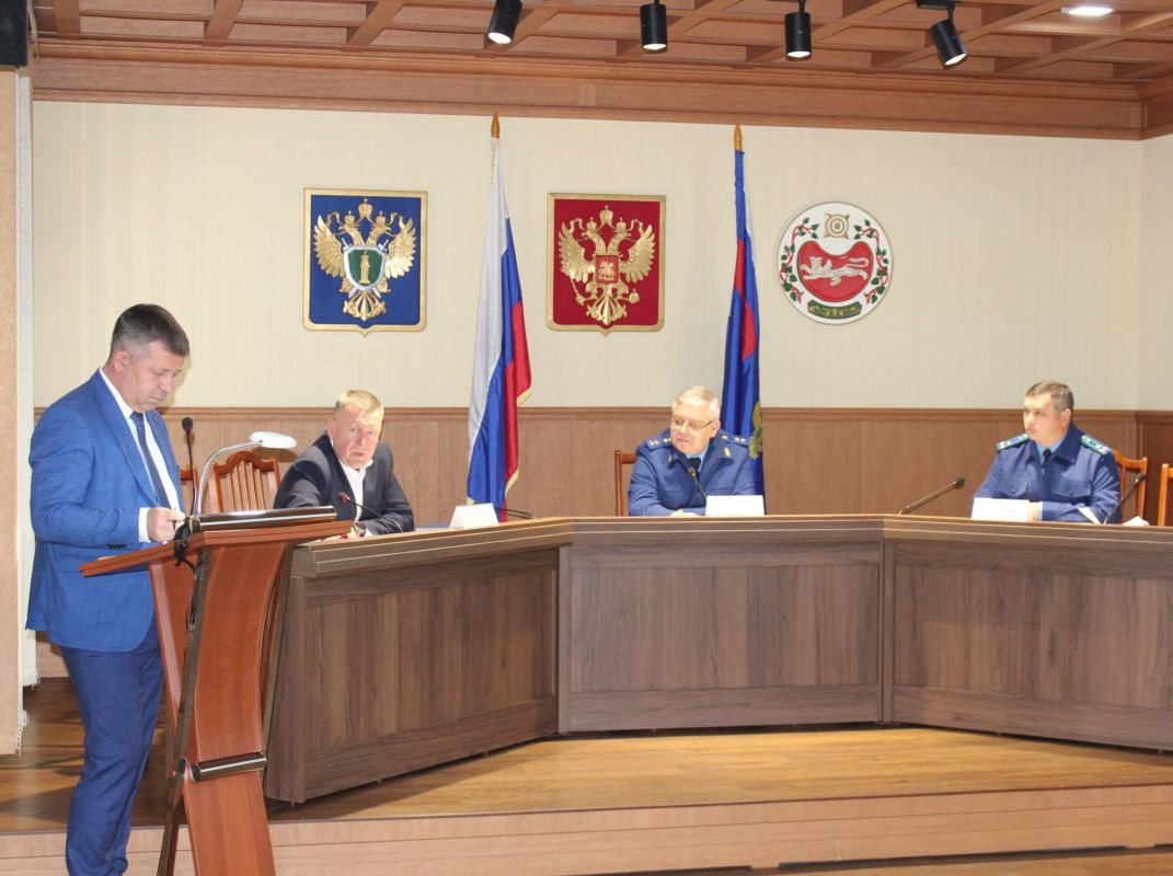 В прокуратуре Республики Хакасия под председательством прокурора республики Сергея Фирсова состоялось заседание Межведомственной рабочей группы по противодействию правонарушениям при реализации национальных проектов В прокуратуре Республики Хакасия под председательством прокурора республики Сергея Фирсова состоялось заседание Межведомственной рабочей группы по противодействию правонарушениям при реализации национальных проектов