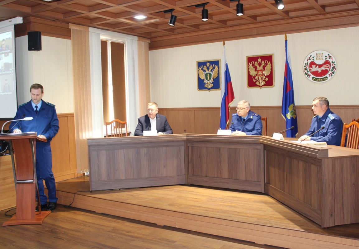 В прокуратуре Республики Хакасия под председательством прокурора республики Сергея Фирсова состоялось заседание Межведомственной рабочей группы по противодействию правонарушениям при реализации национальных проектов В прокуратуре Республики Хакасия под председательством прокурора республики Сергея Фирсова состоялось заседание Межведомственной рабочей группы по противодействию правонарушениям при реализации национальных проектов