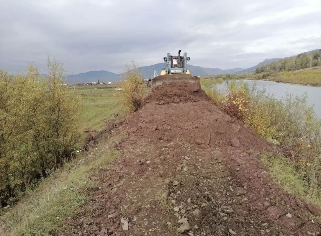 Коллеги из Управления инженерных защит продолжают плановые ремонтные работы на гидротехнических сооружениях Коллеги из Управления инженерных защит продолжают плановые ремонтные работы на гидротехнических сооружениях