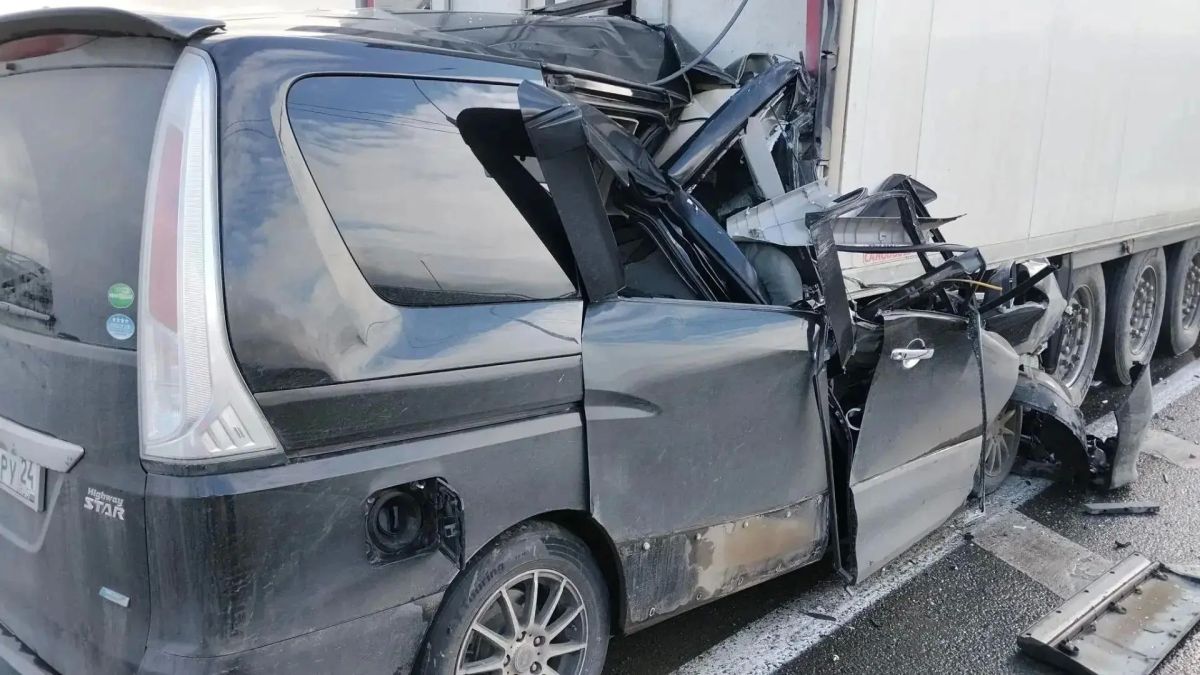 В жёсткой аварии на красноярской трассе погиб 45-летний мужчина В жёсткой аварии на красноярской трассе погиб 45-летний мужчина