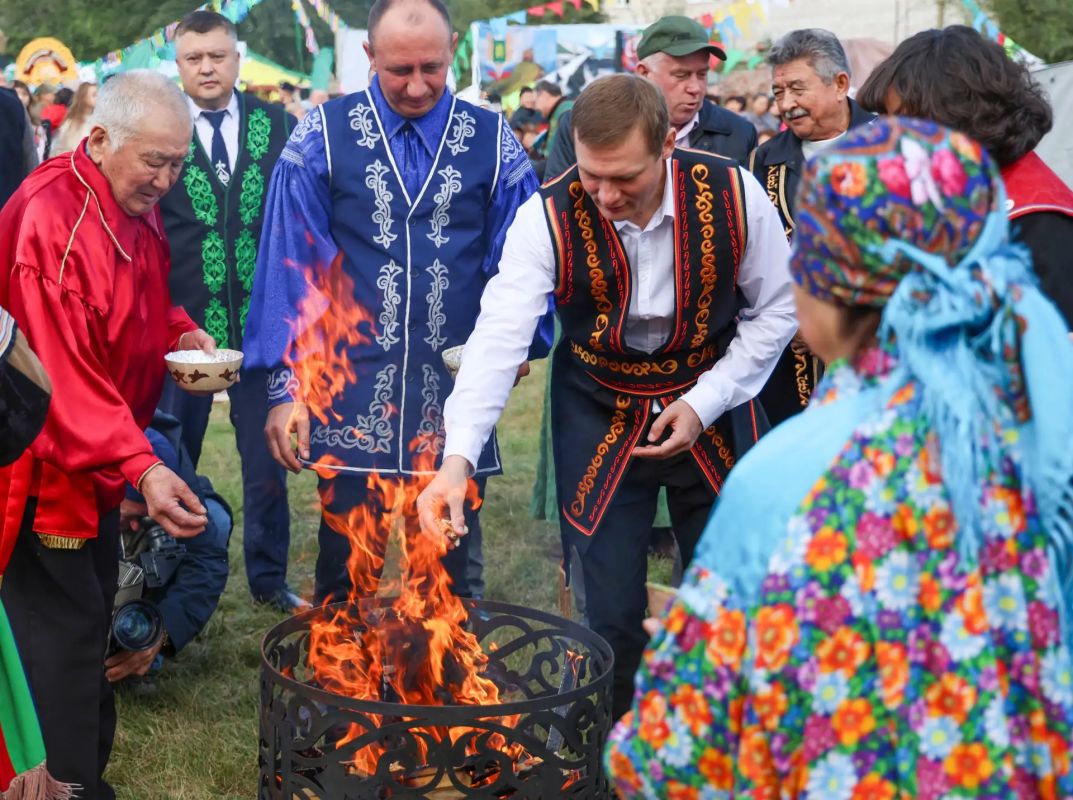 Валентин Коновалов: Уважаемые друзья! Поздравляю вас с ртн тойы! Валентин Коновалов: Уважаемые друзья! Поздравляю вас с ртн тойы!
