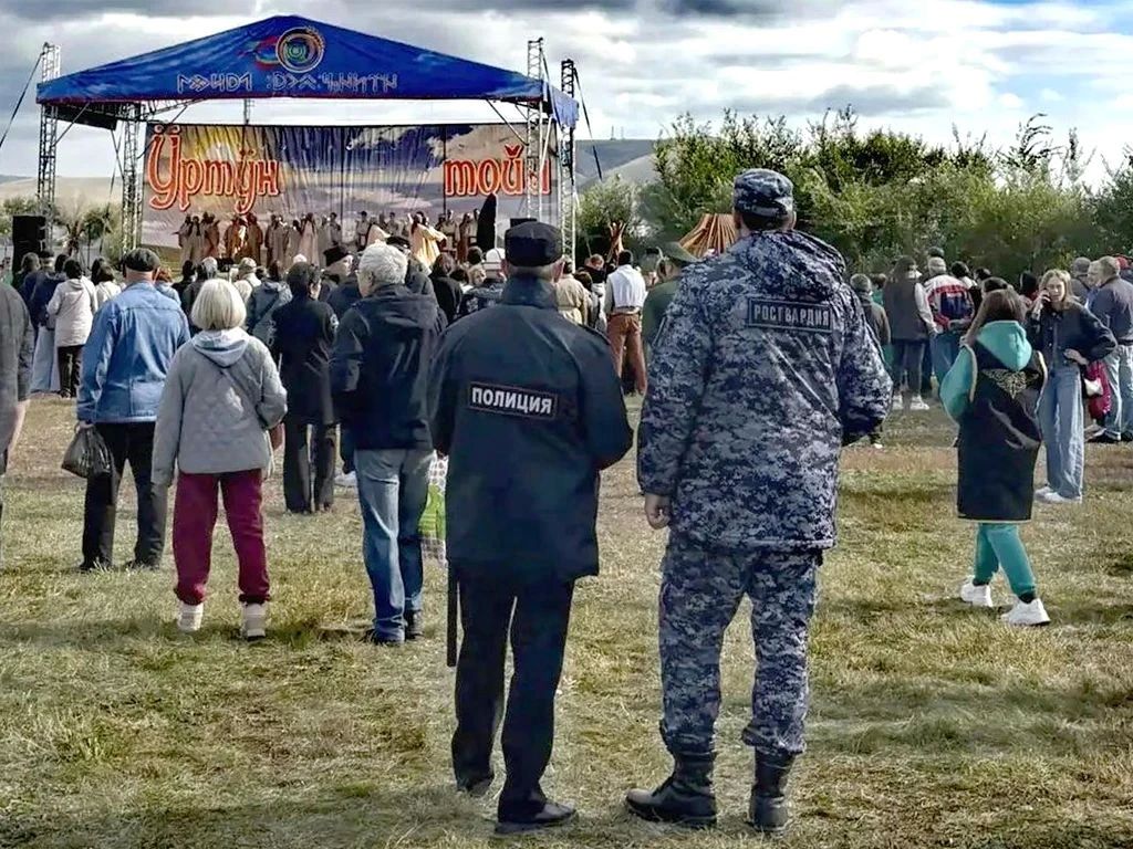 Полицейские обеспечили общественный порядок и безопасность во время праздничных мероприятий, посвященных национальному празднику урожая «Уртун тойы» Полицейские обеспечили общественный порядок и безопасность во время праздничных мероприятий, посвященных национальному празднику урожая «Уртун тойы»
