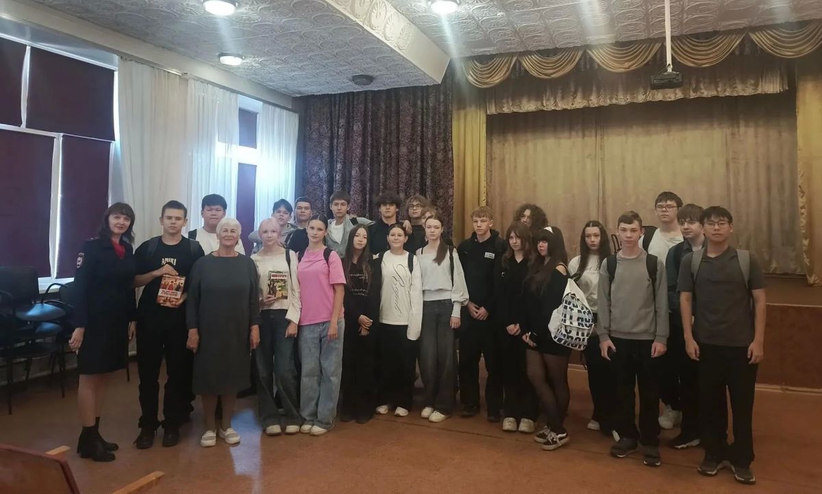 Полицейские продолжают рассказывать абаканским школьникам правила личной и цифровой безопасности Полицейские продолжают рассказывать абаканским школьникам правила личной и цифровой безопасности