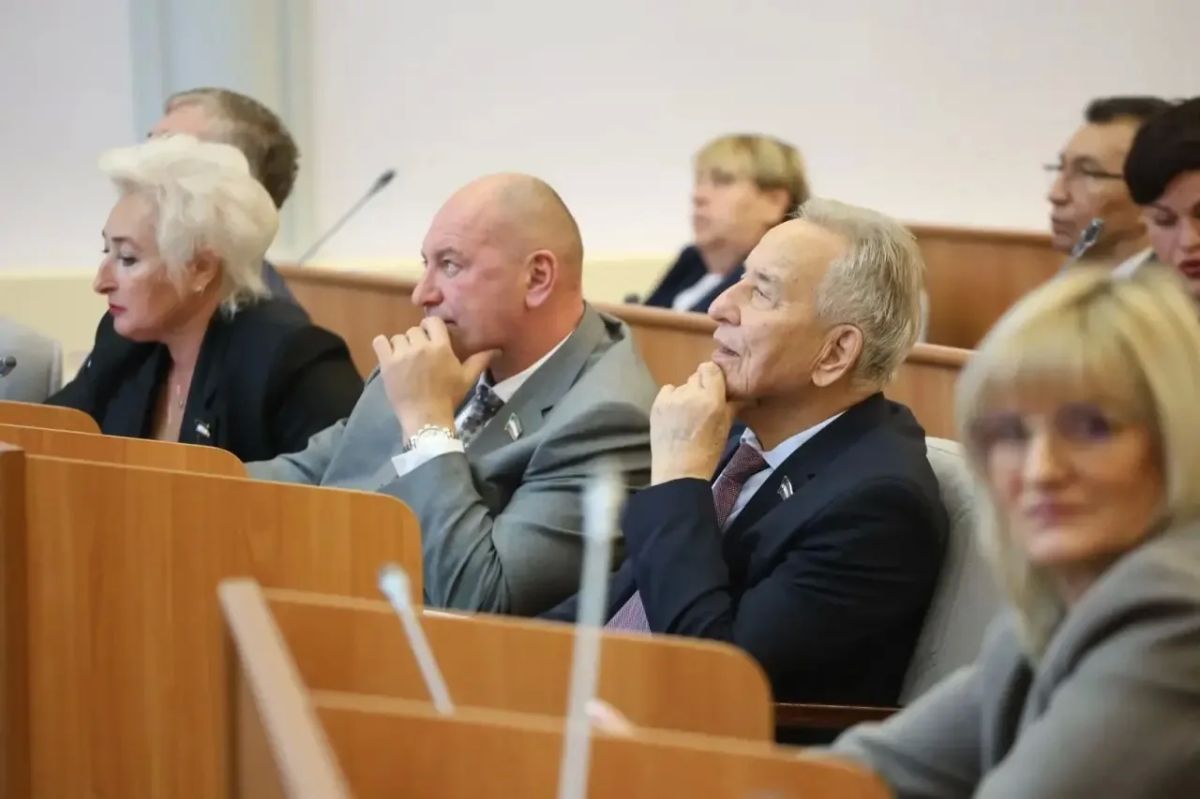 Новые ограничения на алкоголь, льготы для сирот и День ветеранов: главные итоги сессии Верховного Совета Хакасии Новые ограничения на алкоголь, льготы для сирот и День ветеранов: главные итоги сессии Верховного Совета Хакасии