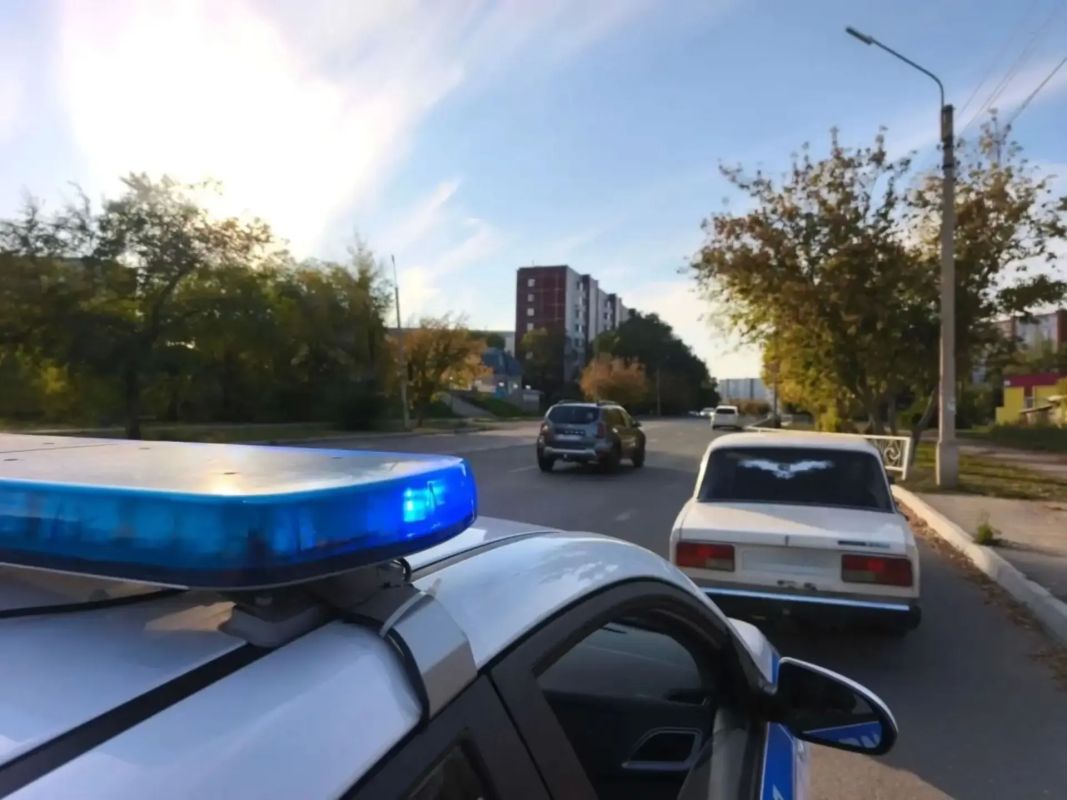 16-летний юноша рассекал по Саяногорску за рулём наглухо тонированного ВАЗа 16-летний юноша рассекал по Саяногорску за рулём наглухо тонированного ВАЗа