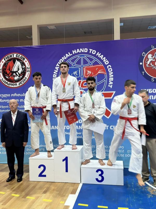 Воспитанник абаканской «Спортивной школы единоборств» Мурат Гаджиев поднялся на высшую ступень пьедестала на Первенстве мира по рукопашному бою среди спортсменов в возрасте от 18 до 23 лет Воспитанник абаканской «Спортивной школы единоборств» Мурат Гаджиев поднялся на высшую ступень пьедестала на Первенстве мира по рукопашному бою среди спортсменов в возрасте от 18 до 23 лет