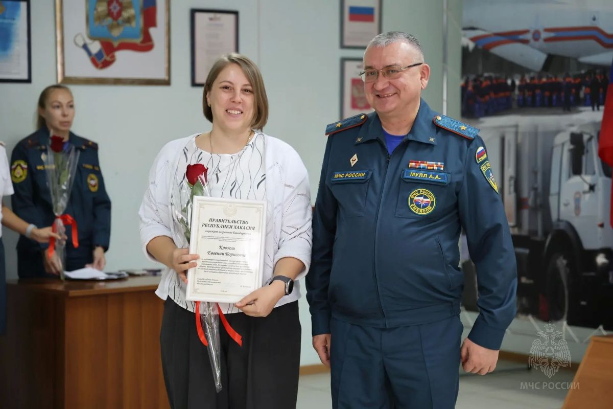 Накануне Дня гражданской обороны в Главном управлении МЧС России по Хакасии чествовали тех, кто каждый день стоит на страже безопасности Накануне Дня гражданской обороны в Главном управлении МЧС России по Хакасии чествовали тех, кто каждый день стоит на страже безопасности
