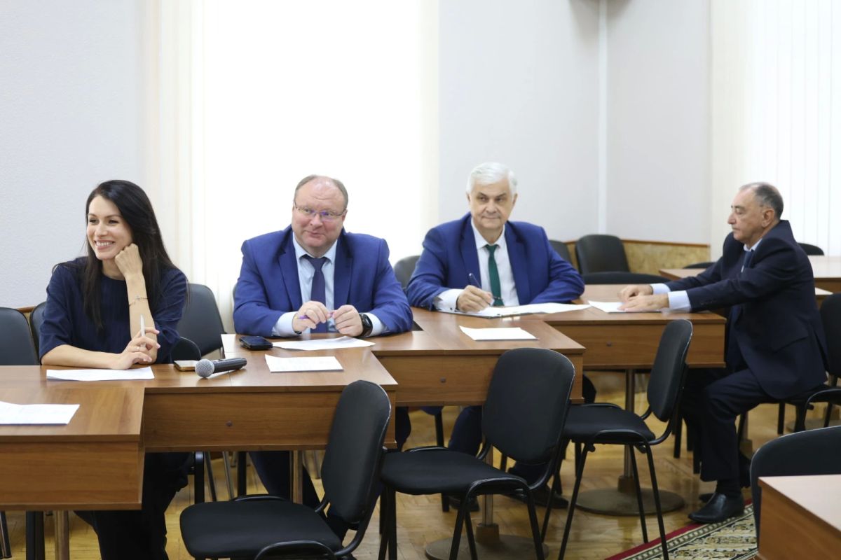Новый статус для семейного бизнеса и миллиардные налоги: в Хакасии обсудили поддержку предпринимателей Новый статус для семейного бизнеса и миллиардные налоги: в Хакасии обсудили поддержку предпринимателей