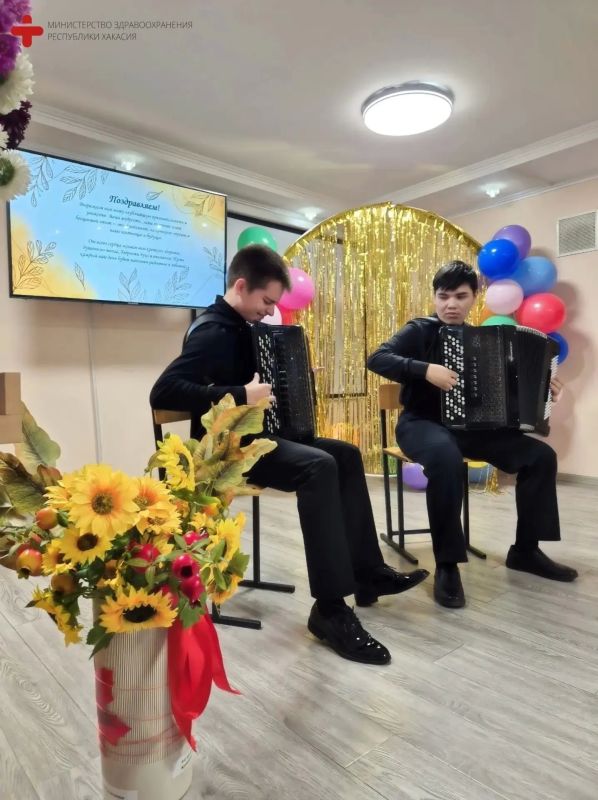 В Абаканской больнице состоялась тёплая встреча с сотрудниками «серебряного возраста» — людьми, которые многие годы посвятили работе в медицине, заботе о пациентах и развитию больницы В Абаканской больнице состоялась тёплая встреча с сотрудниками «серебряного возраста» — людьми, которые многие годы посвятили работе в медицине, заботе о пациентах и развитию больницы