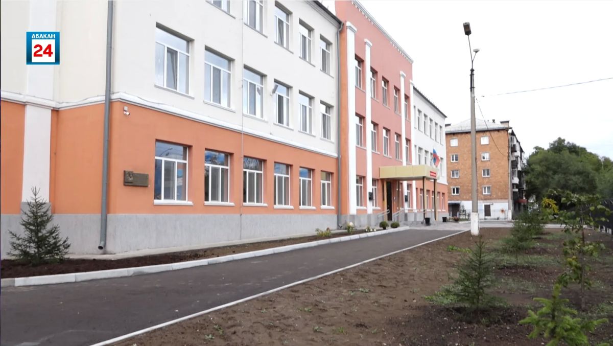 Обустройство территорий у 10-й и 30-й абаканских школ — на финишной прямой