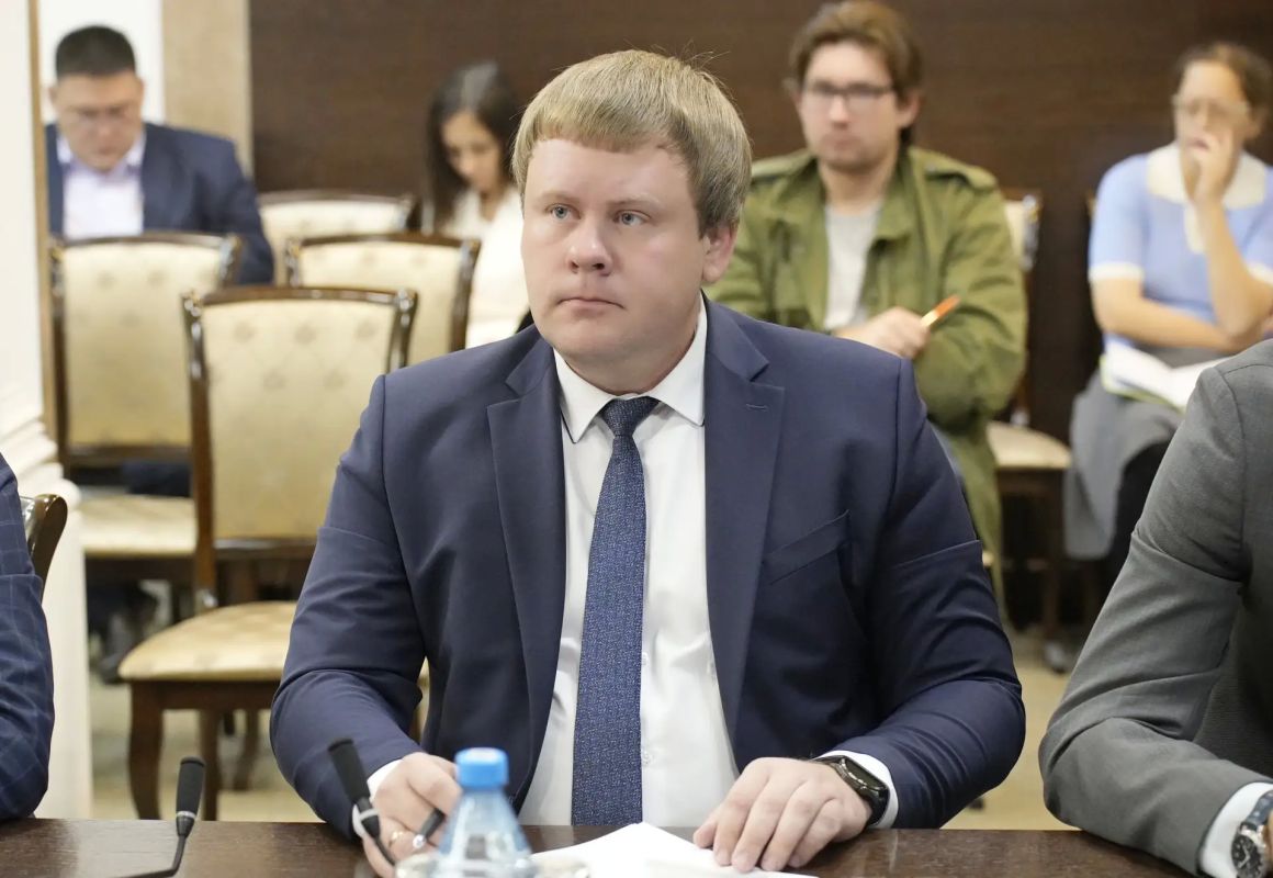 Валентин Коновалов: Провёл заседание штаба по ситуации на топливном рынке Валентин Коновалов: Провёл заседание штаба по ситуации на топливном рынке