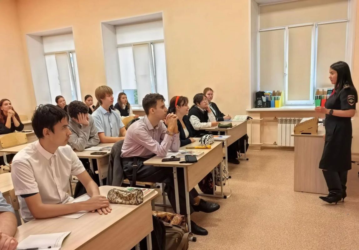 Полицейские провели Единый день профилактики для учащихся школы №3 Полицейские провели Единый день профилактики для учащихся школы №3