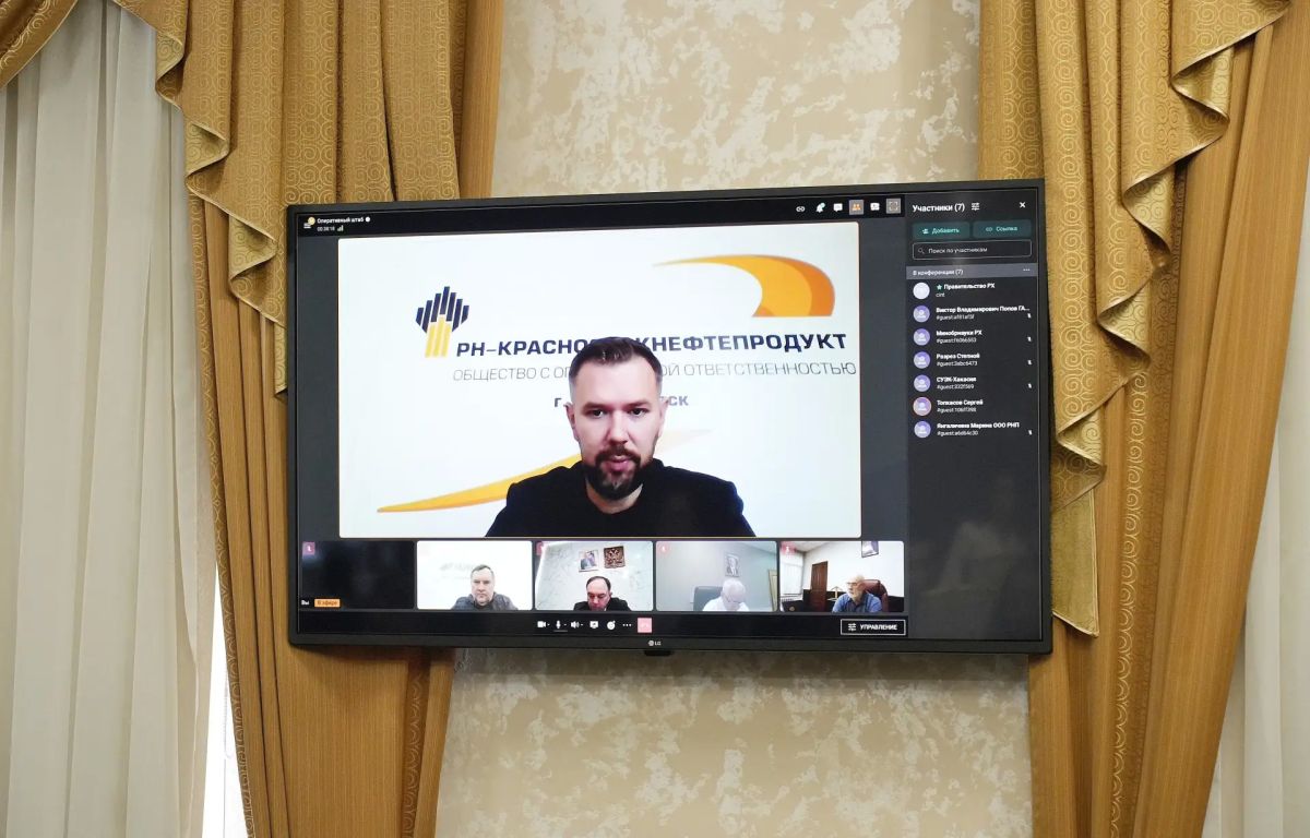 Валентин Коновалов: Провёл заседание штаба по ситуации на топливном рынке Валентин Коновалов: Провёл заседание штаба по ситуации на топливном рынке