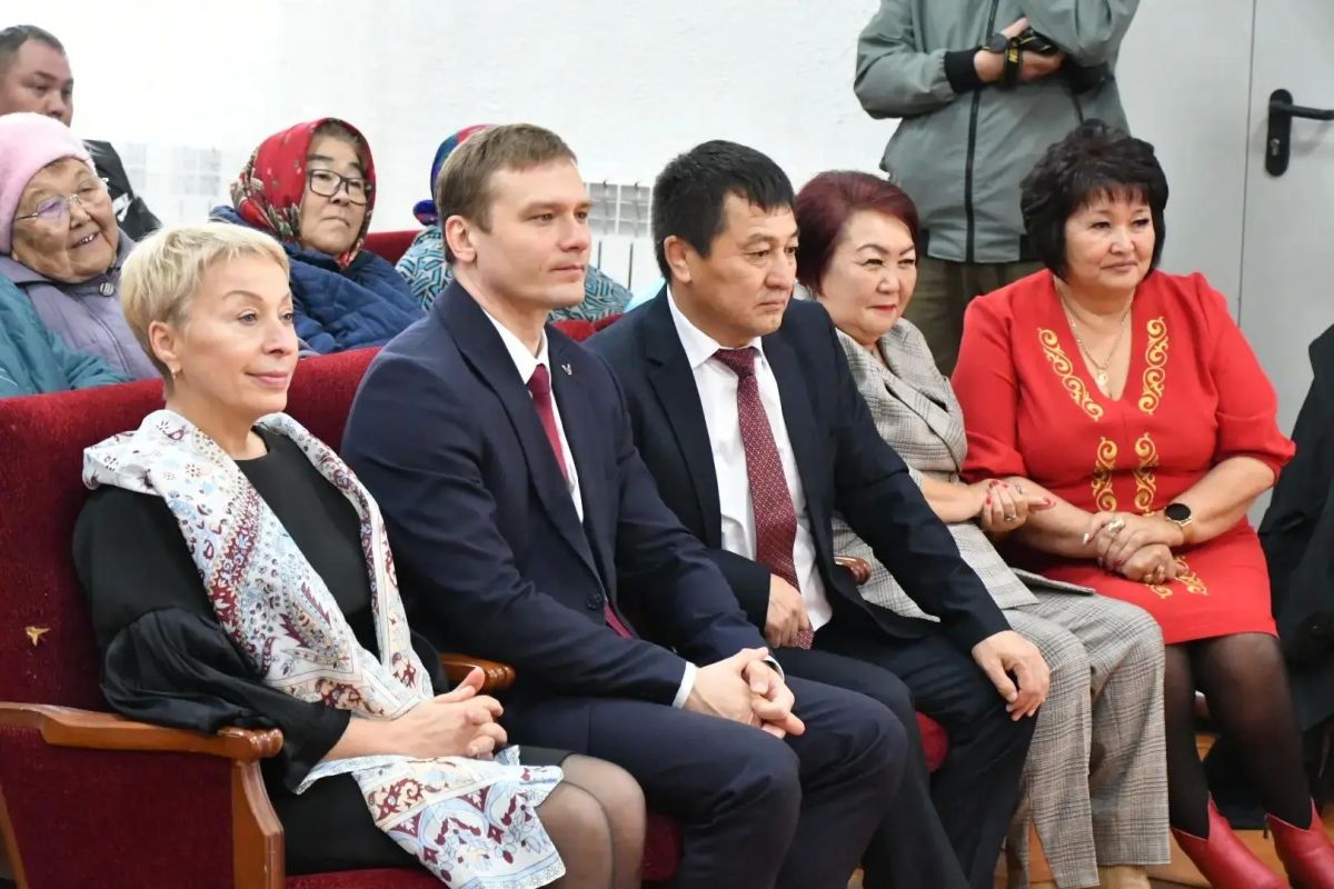 Валентин Коновалов: Рабочая поездка в Аскизский район: открытие модельной библиотеки, обновление сельского ДК и ремонт музея-заповедника «Хуртуях Тас» Валентин Коновалов: Рабочая поездка в Аскизский район: открытие модельной библиотеки, обновление сельского ДК и ремонт музея-заповедника «Хуртуях Тас»