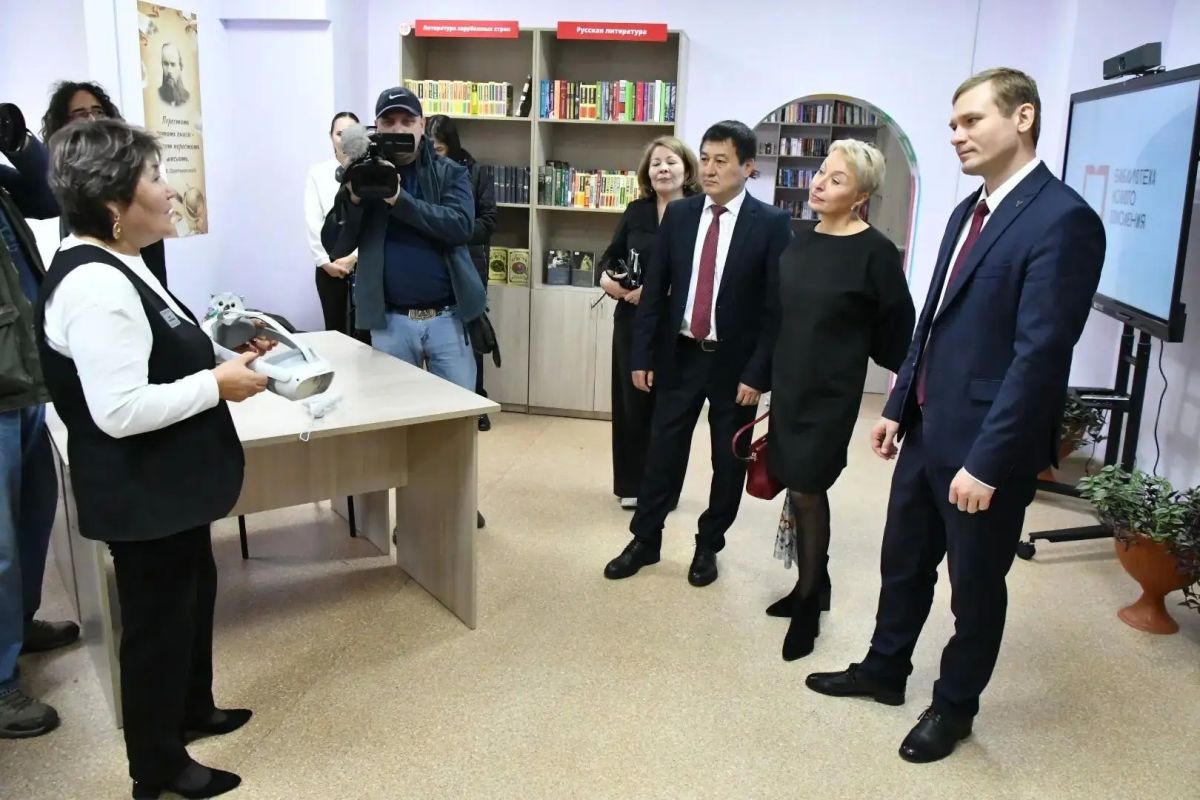 Валентин Коновалов: Рабочая поездка в Аскизский район: открытие модельной библиотеки, обновление сельского ДК и ремонт музея-заповедника «Хуртуях Тас» Валентин Коновалов: Рабочая поездка в Аскизский район: открытие модельной библиотеки, обновление сельского ДК и ремонт музея-заповедника «Хуртуях Тас»