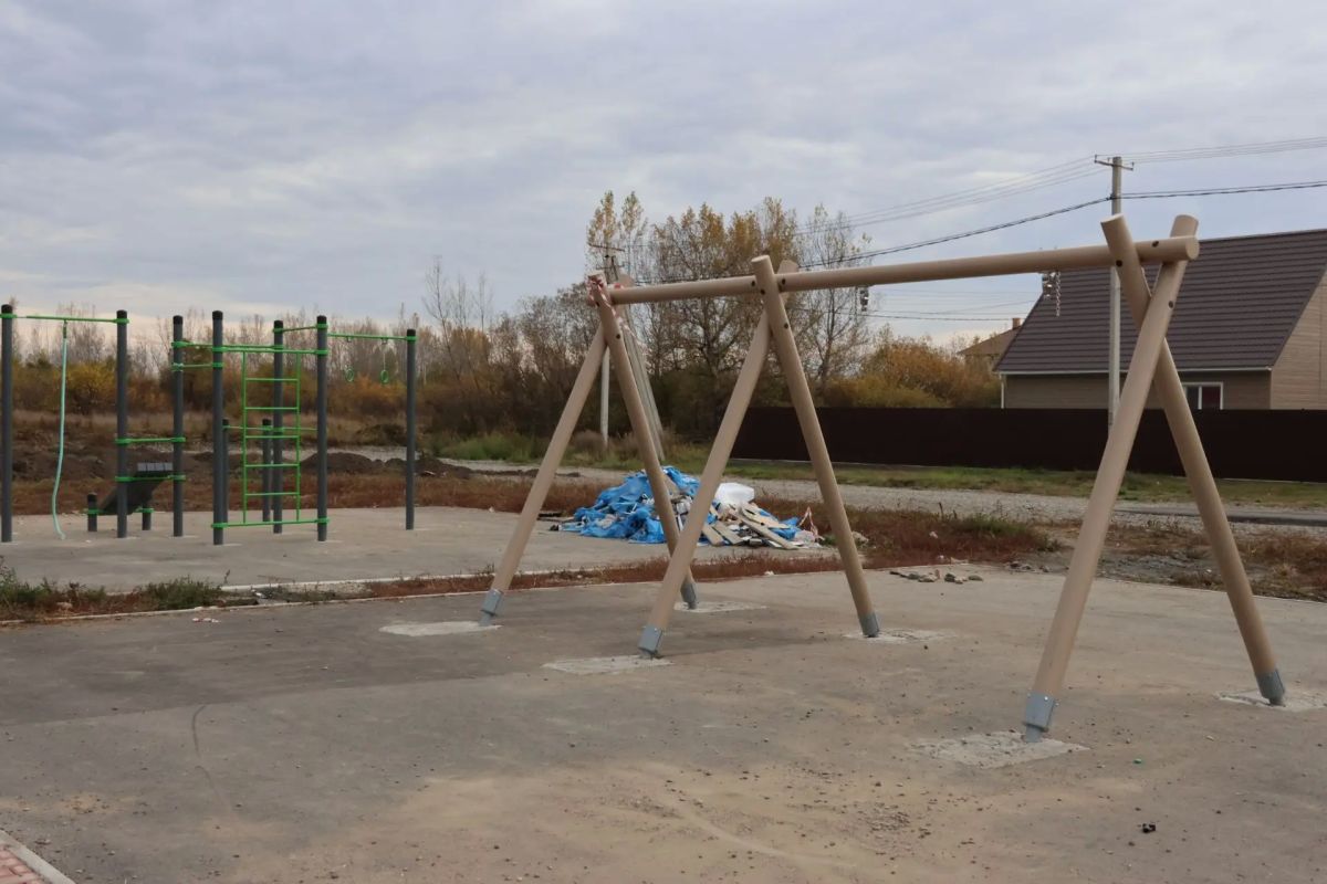 В Абакане продолжается благоустройство территории в 10 жилом районе В Абакане продолжается благоустройство территории в 10 жилом районе