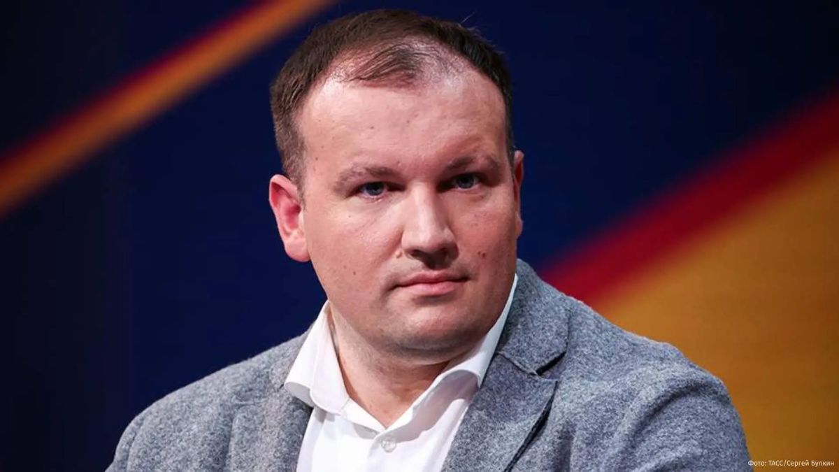 Репост из: IZ.RU • ВАЖНОЕ. Что известно о задержании в Черногории создателя Telegram-канала "Рыбарь" Михаила Звинчука? • Основателя "Рыбаря" задержали вместе с супругой Валерией, двумя операторами и сопровождающим у Mvenpick...