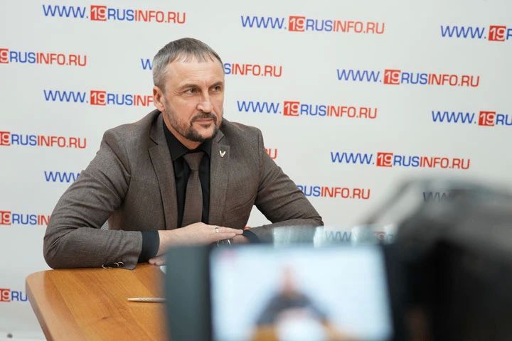 Запустив отопление, Хакасия продолжает готовиться к зиме — интервью с Максимом Виноградовым