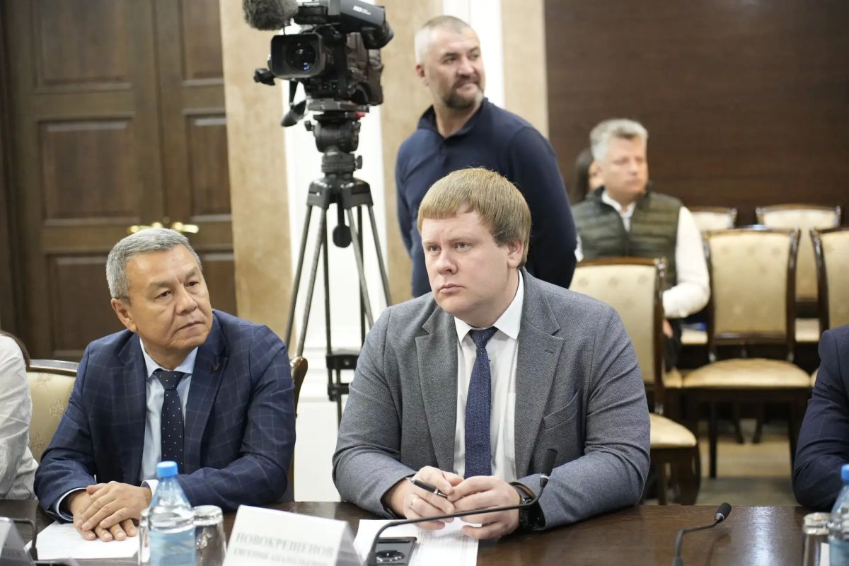 Валентин Коновалов: Провел штаб по обстановке на топливном рынке Хакасии Валентин Коновалов: Провел штаб по обстановке на топливном рынке Хакасии
