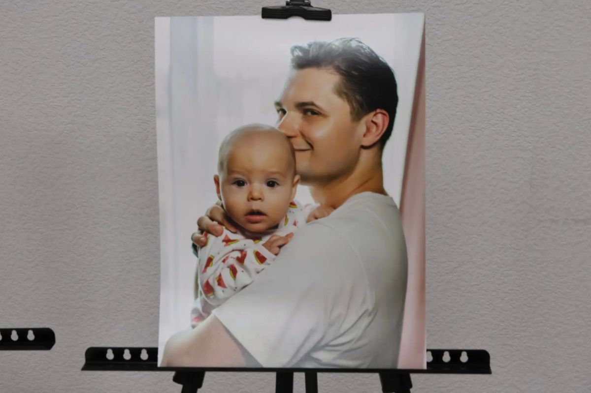 В Администрации города Абакана открылась фотовыставка «Папа в городе Абакане», посвящённая предстоящему Дню отца В Администрации города Абакана открылась фотовыставка «Папа в городе Абакане», посвящённая предстоящему Дню отца
