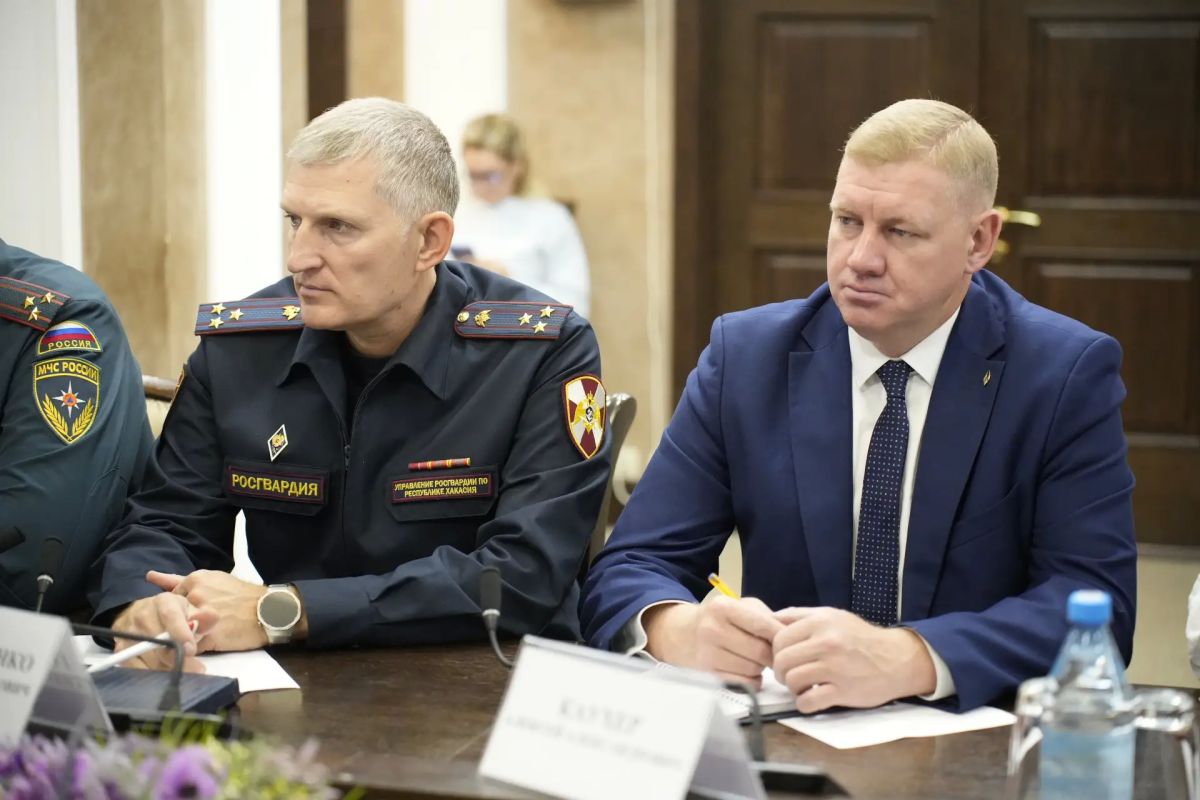 Валентин Коновалов: Провел штаб по обстановке на топливном рынке Хакасии Валентин Коновалов: Провел штаб по обстановке на топливном рынке Хакасии
