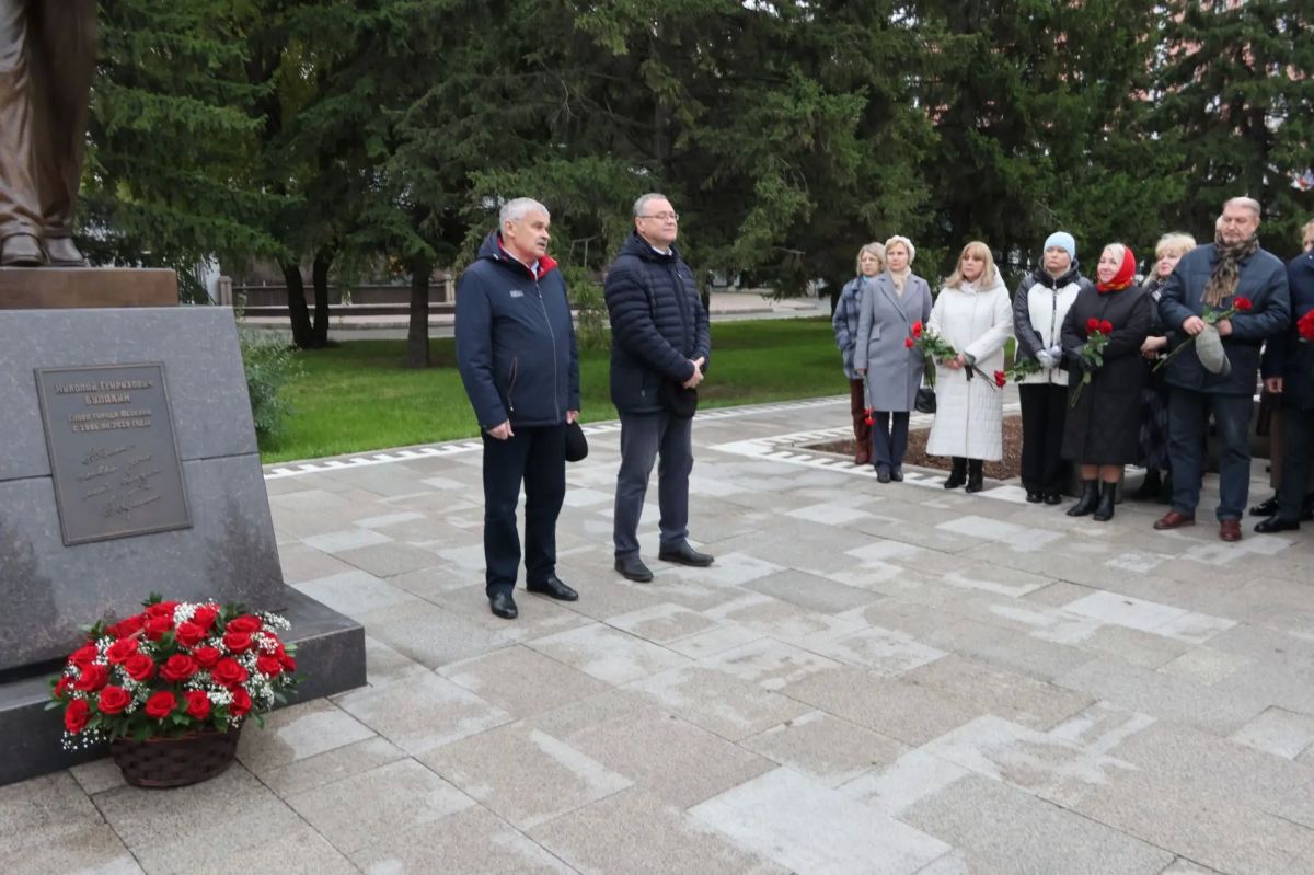 14 октября – День памяти Народного мэра Николая Генриховича Булакина 14 октября – День памяти Народного мэра Николая Генриховича Булакина