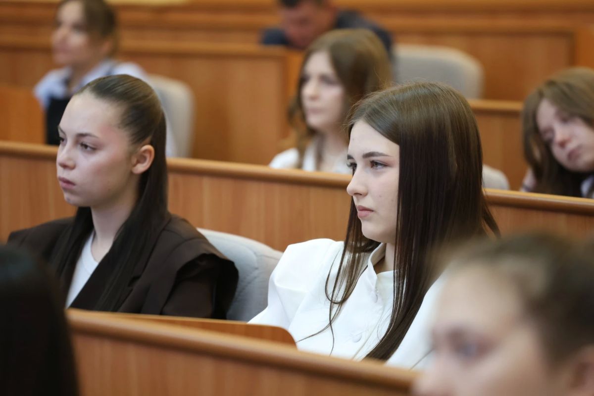 Не дай себя запутать: студентам Хакасии рассказали о защите от вербовщиков и кибермошенников Не дай себя запутать: студентам Хакасии рассказали о защите от вербовщиков и кибермошенников