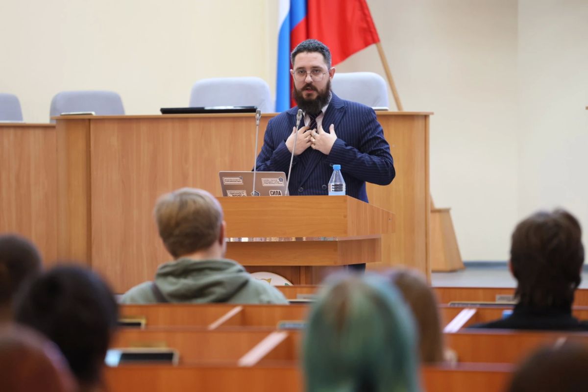 Не дай себя запутать: студентам Хакасии рассказали о защите от вербовщиков и кибермошенников Не дай себя запутать: студентам Хакасии рассказали о защите от вербовщиков и кибермошенников