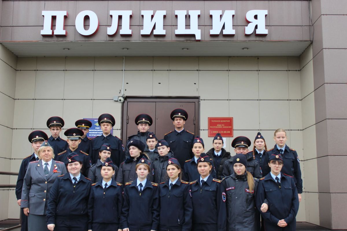 Студенты Саяногорского техникума познакомились с особенностями службы в полиции Студенты Саяногорского техникума познакомились с особенностями службы в полиции