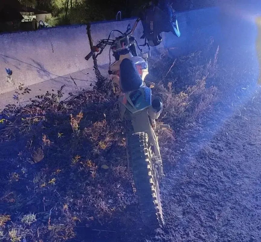 17-летний байкер въехал в бетонное ограждение на Южной дамбе Абакана 17-летний байкер въехал в бетонное ограждение на Южной дамбе Абакана