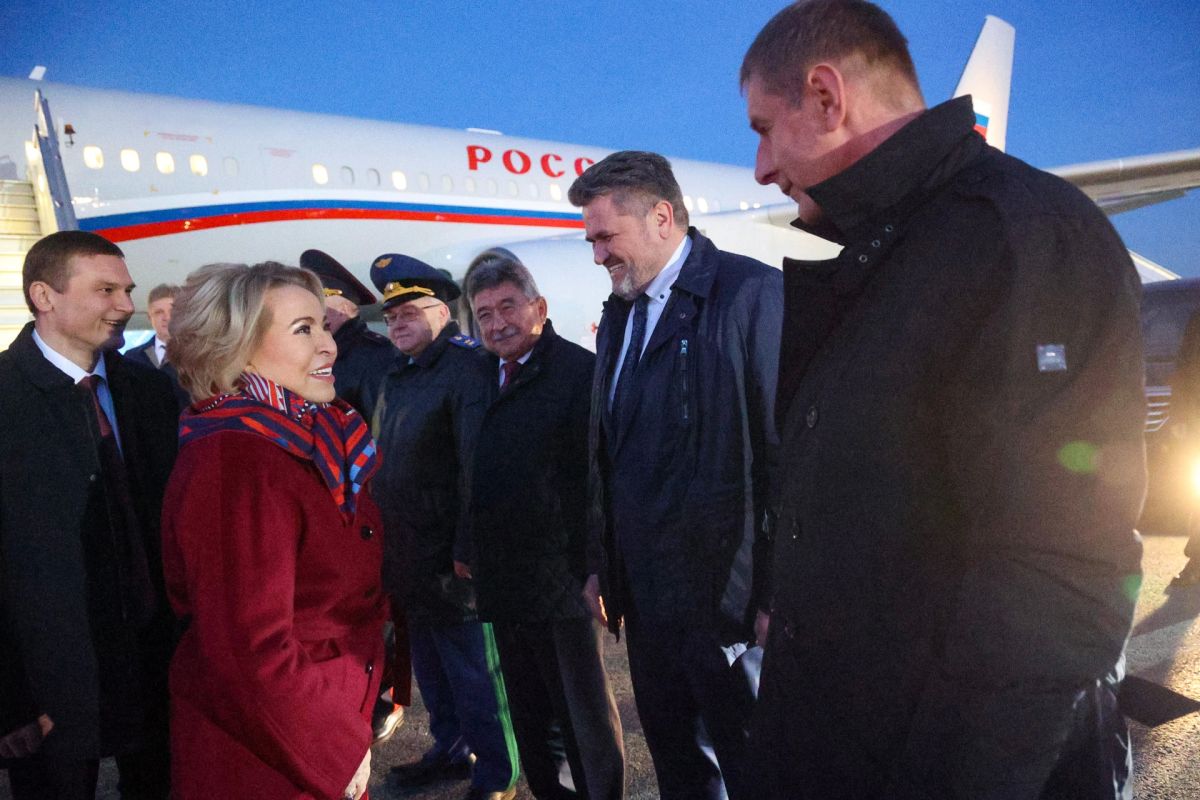 Валентина Матвиенко прибыла с рабочей поездкой в Хакасию Валентина Матвиенко прибыла с рабочей поездкой в Хакасию