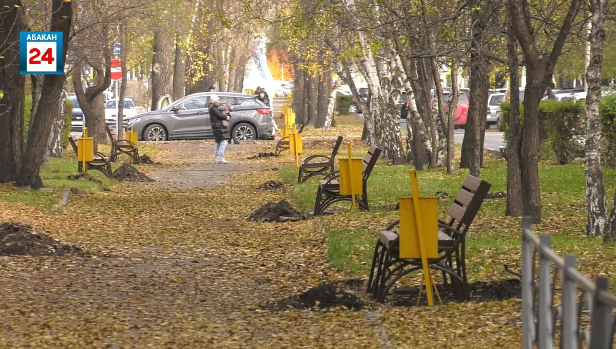 50 новых скамеек устанавливают коммунальщики на проспекте Ленина в Абакане 50 новых скамеек устанавливают коммунальщики на проспекте Ленина в Абакане