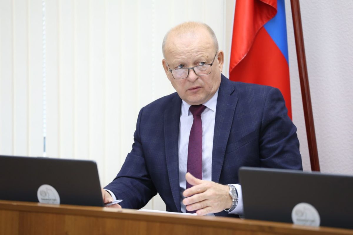 Министры отчитались перед депутатами о реализации госпрограмм в Хакасии Министры отчитались перед депутатами о реализации госпрограмм в Хакасии