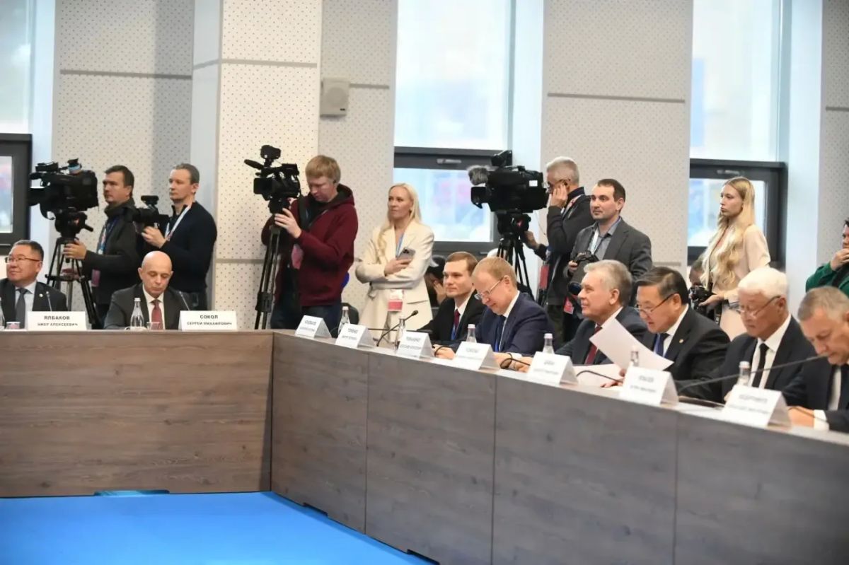 Валентин Коновалов: Принял участие в заседании Советов округа и МАСС при полномочном представителе Президента России в СФО Валентин Коновалов: Принял участие в заседании Советов округа и МАСС при полномочном представителе Президента России в СФО