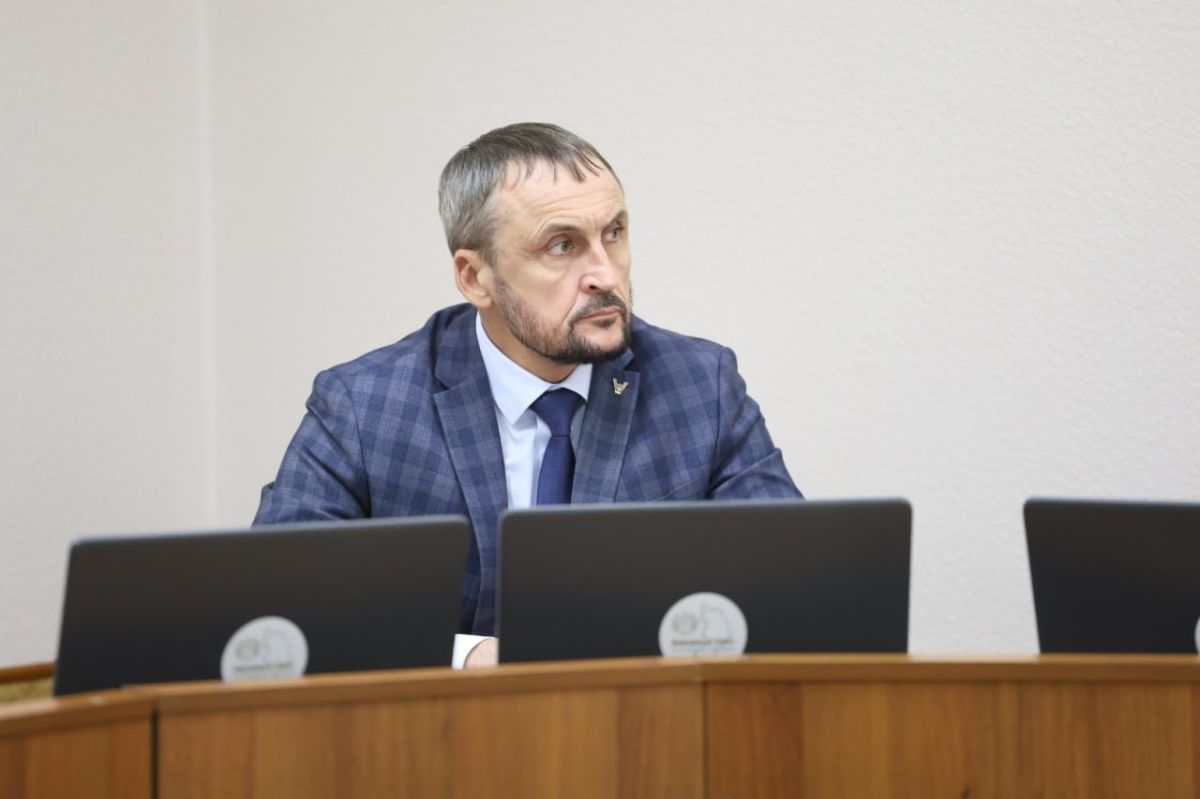 Министры отчитались перед депутатами о реализации госпрограмм в Хакасии Министры отчитались перед депутатами о реализации госпрограмм в Хакасии