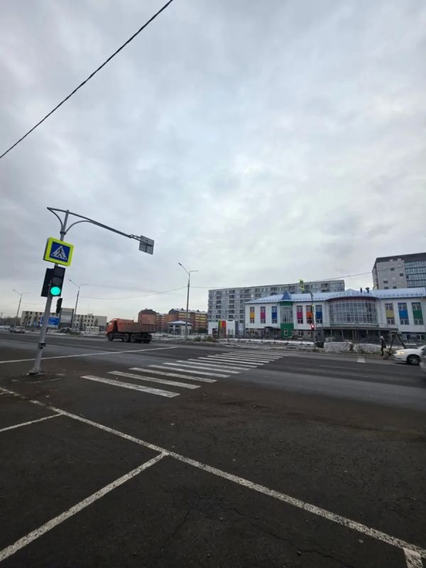 У строящейся Детской поликлиники в Арбане появился пешеходный переход со светофорным комплексом У строящейся Детской поликлиники в Арбане появился пешеходный переход со светофорным комплексом