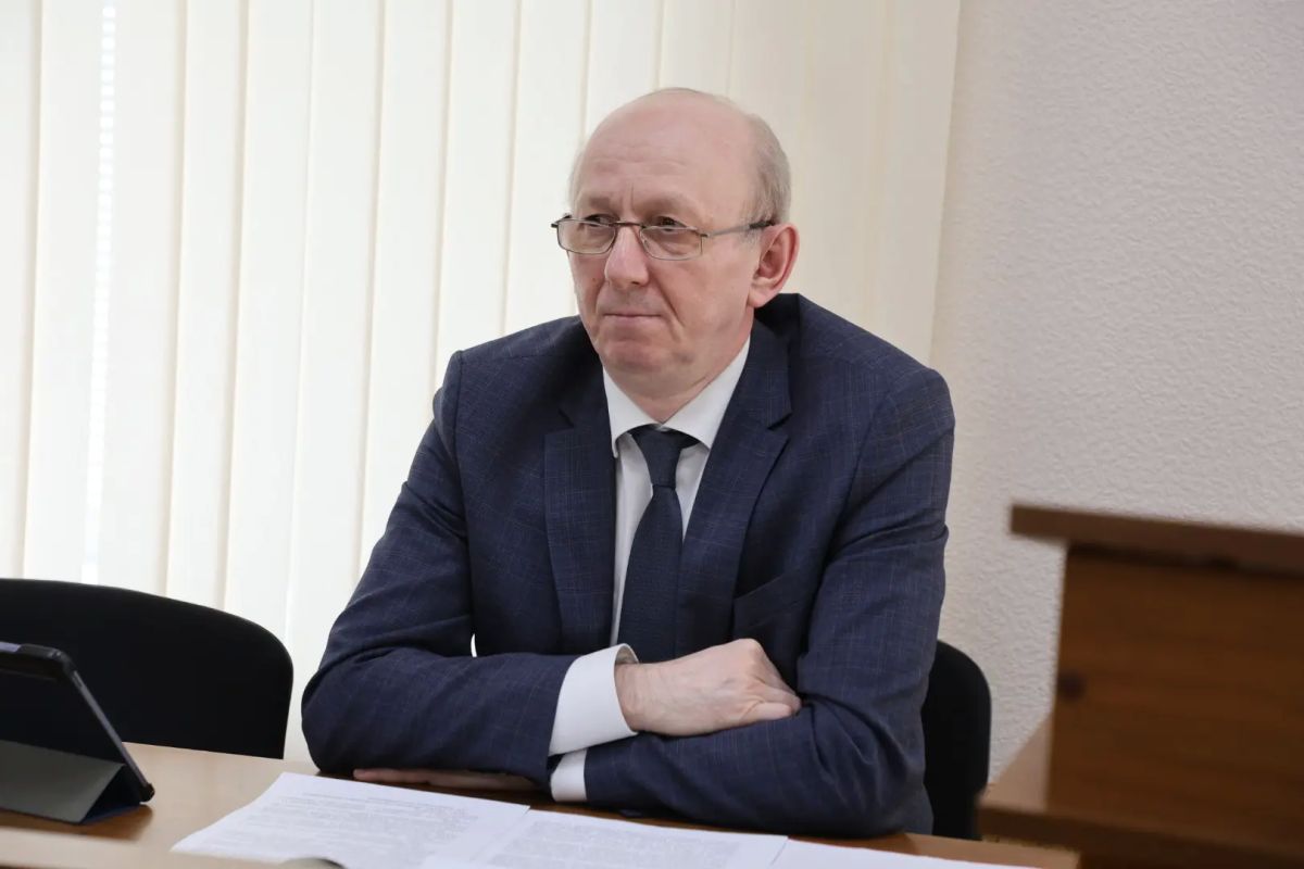 Комфортные города и обновление сетей: в Верховном Совете Хакасии обсудили привлечение инвестиций в сферу ЖКХ Комфортные города и обновление сетей: в Верховном Совете Хакасии обсудили привлечение инвестиций в сферу ЖКХ