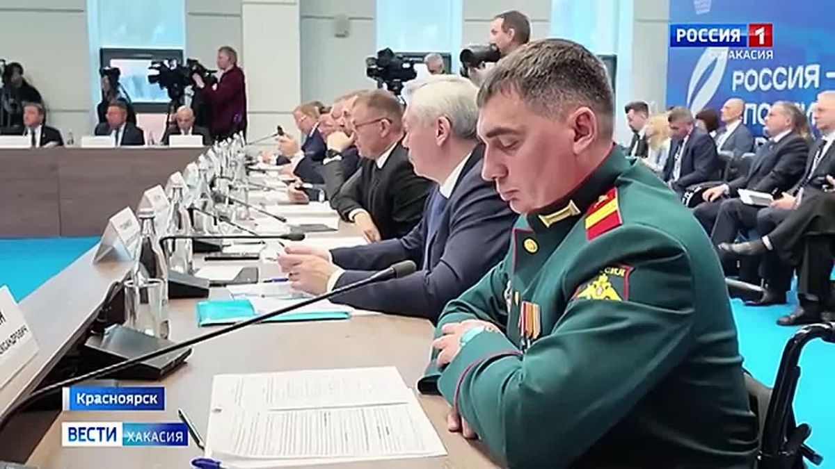 Глава Хакасии работал в Красноярске