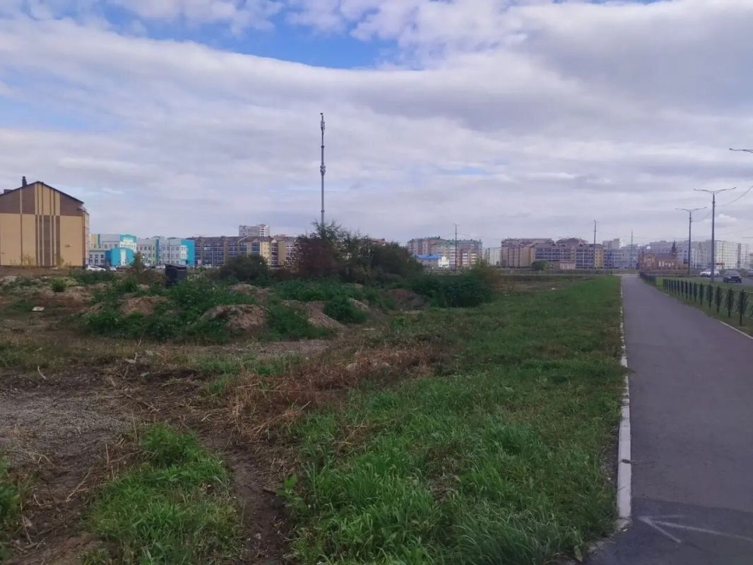 Аукцион на размещение нестационарных торговых объектов в жилом районе Арбана отменён: теперь пустырь примерно в полтора гектара останется в таком виде, в каком он есть
