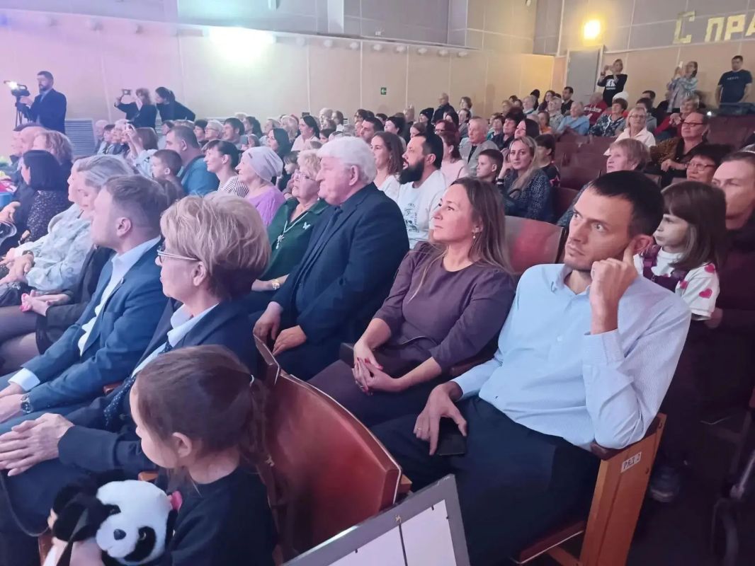 «Центр жизни для посёлка»: Майнский Дворец Культуры отпраздновал двойной юбилей «Центр жизни для посёлка»: Майнский Дворец Культуры отпраздновал двойной юбилей