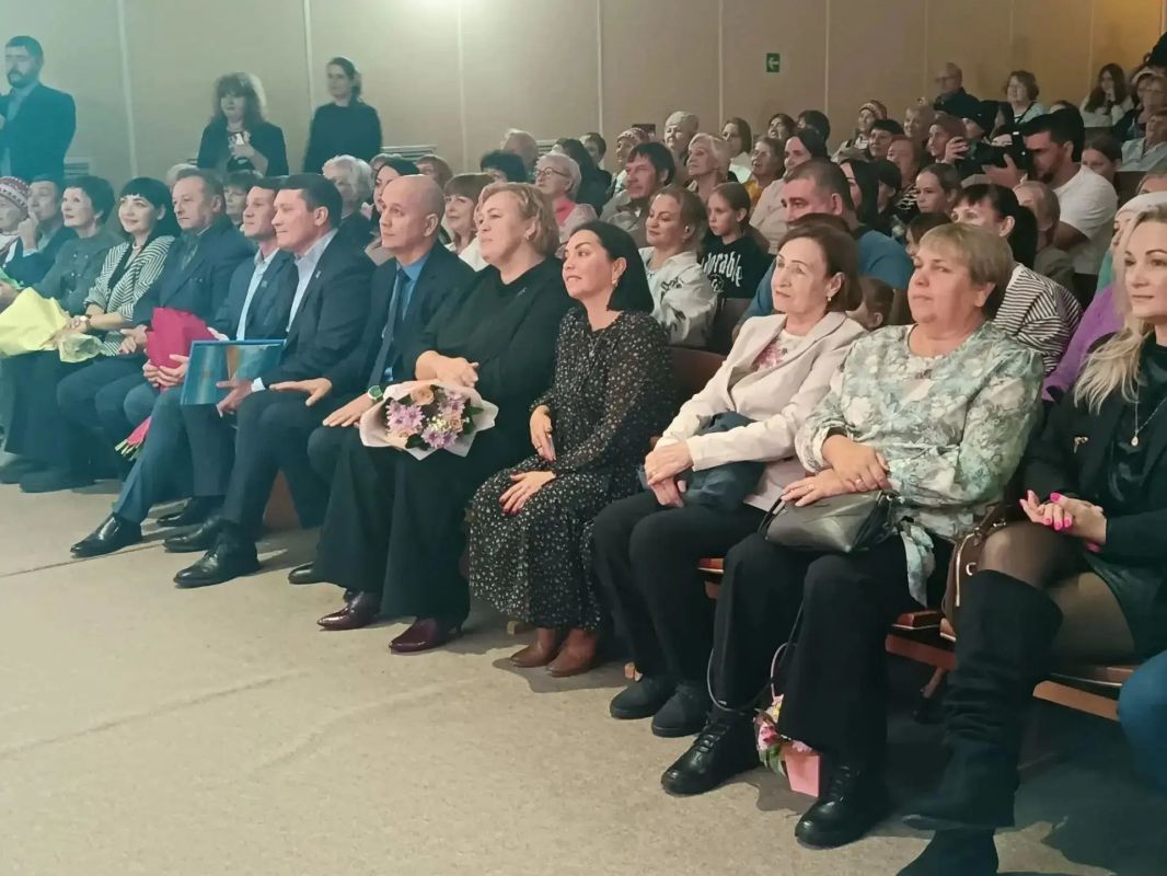 «Центр жизни для посёлка»: Майнский Дворец Культуры отпраздновал двойной юбилей «Центр жизни для посёлка»: Майнский Дворец Культуры отпраздновал двойной юбилей