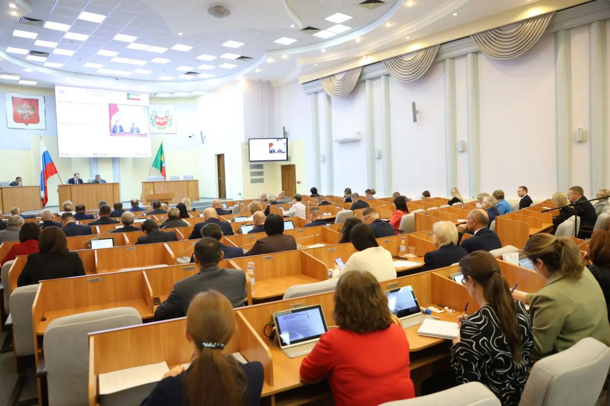 Парламентарии Хакасии приняли ряд законов в поддержку участников СВО и их семей Парламентарии Хакасии приняли ряд законов в поддержку участников СВО и их семей