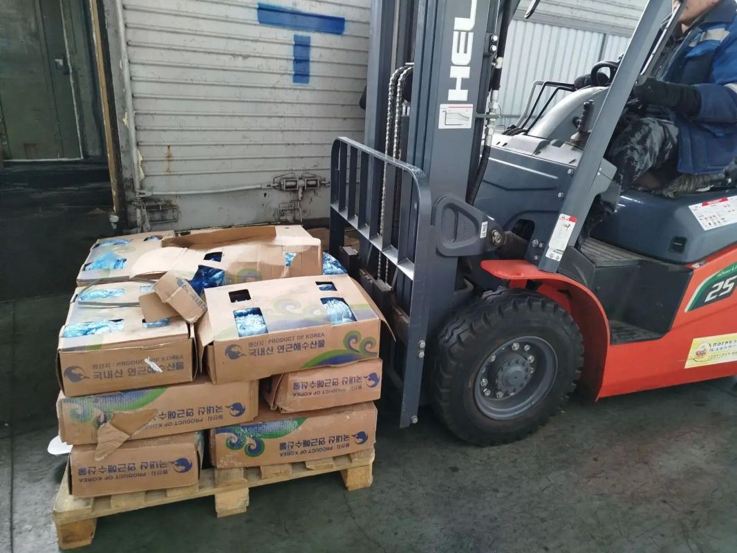 Более 100 тонн рыбы из-за рубежа доставили в Хакасию Более 100 тонн рыбы из-за рубежа доставили в Хакасию